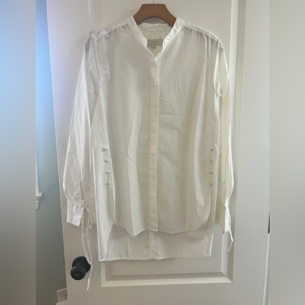 LOFT Classic White Button-Up Blouse.  NWOT Sz M